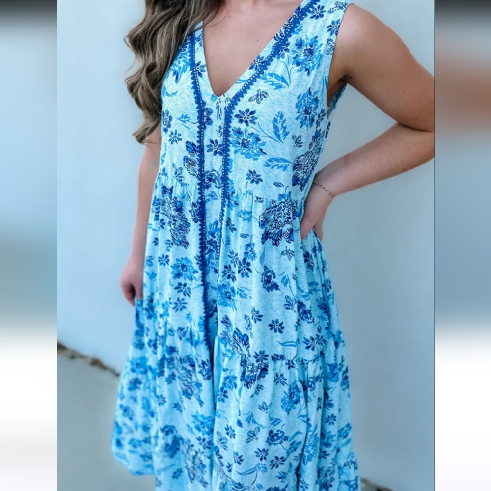 Dress - Picture 3 of 5